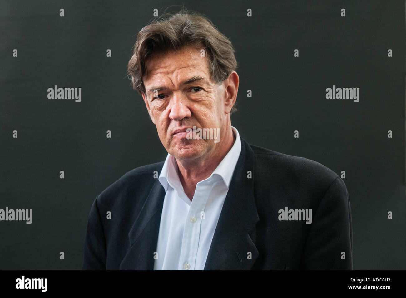 Robert mccrum besucht einen Fotoauftrag während des Edinburgh International Book Festival im August 2017 in Edinburgh, Schottland. Stockfoto