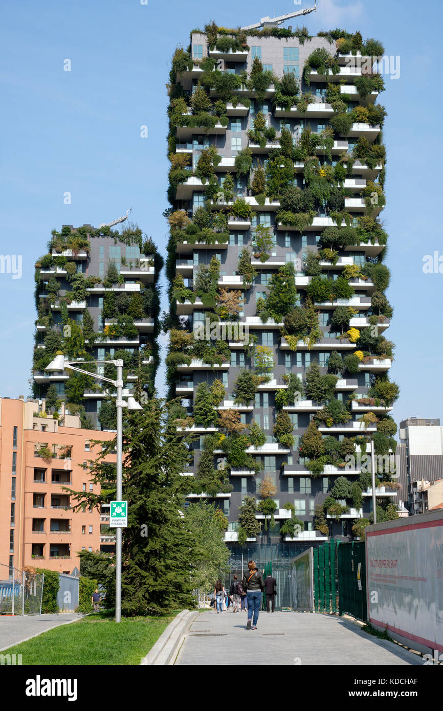 Italien, Lombardei, Mailand, Porto Nuova. Die Bosco Verticale (vertikale Wald) Wohngebiet Türmen. Stockfoto