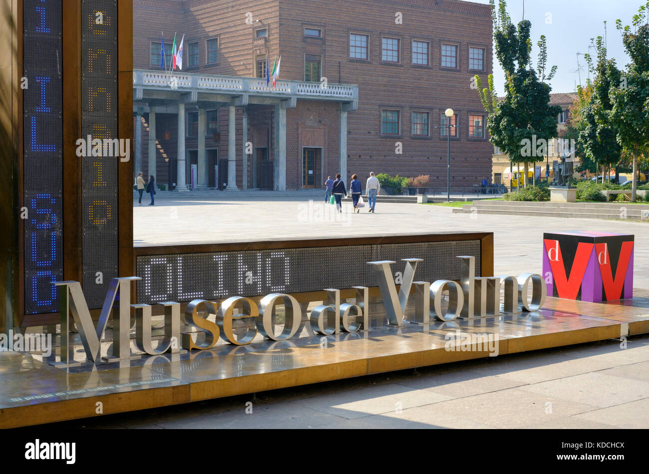 Eingang zur Violine Museum (Museo del Violino), Palazzo dell'Arte, Cremona, Italien Stockfoto
