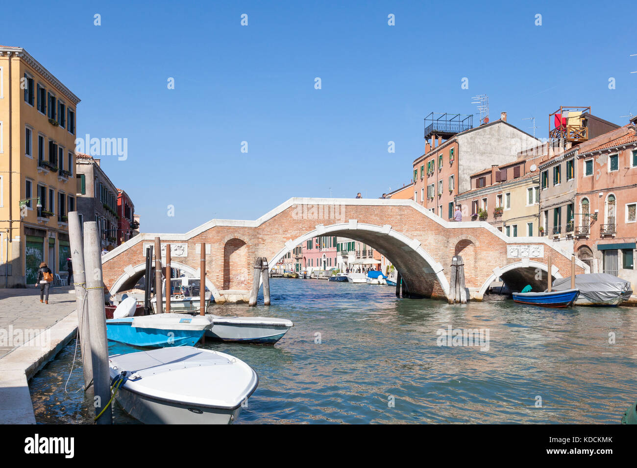 Tre Archi Brücke über den Kanal Rio di Cannaregio, San Marco, Venedig, Venetien, Italien Stockfoto