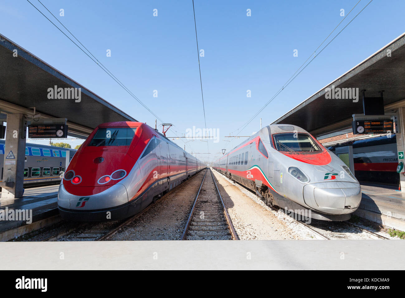 Trenitalia züge Fotos und Bildmaterial in hoher Auflösung Alamy