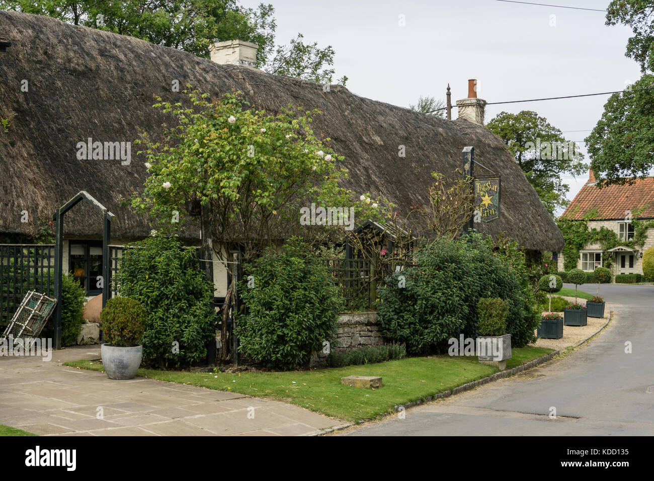 Das Star Inn an Harome, einem preisgekrönten Gaststätte mit Zimmern, in einem Gebäude aus dem 14. Jahrhundert befindet, Yorkshire, Großbritannien Stockfoto