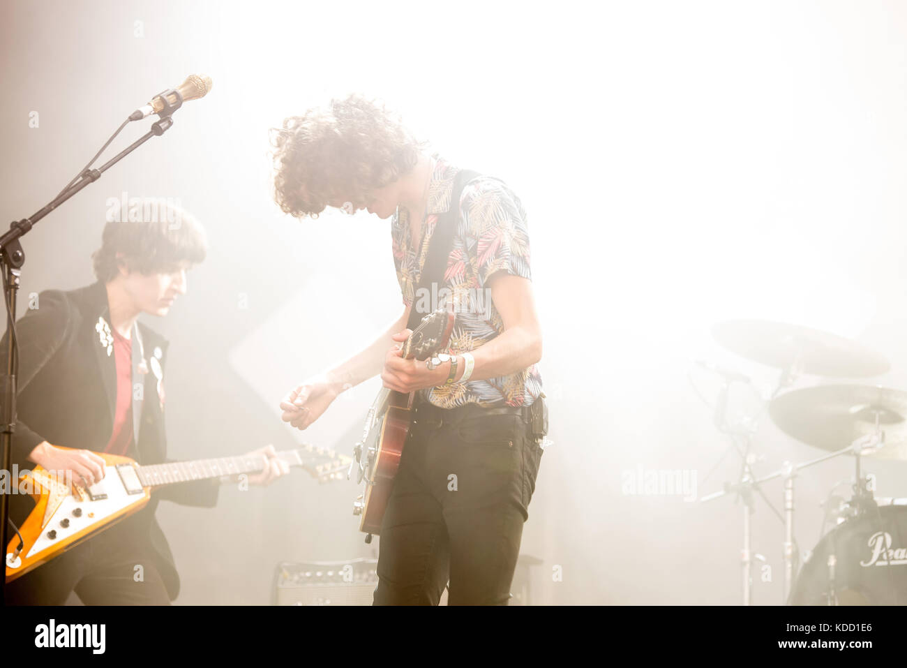 BENICASSIM, SPANIEN - Jun 14: Tempel (psychedelic Pop Musik Band) im Konzert an FIB Festival durchführen am 14. Juli 2017 in Benicassim, Spanien. Stockfoto