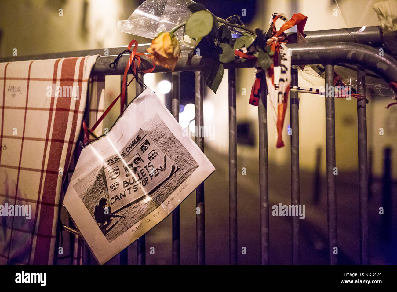 Hommage an die Opfer von Charlie Hebdo Tötung in Paris der 7. Januar 2015.: Geschosse nicht Pen stoppen Stockfoto