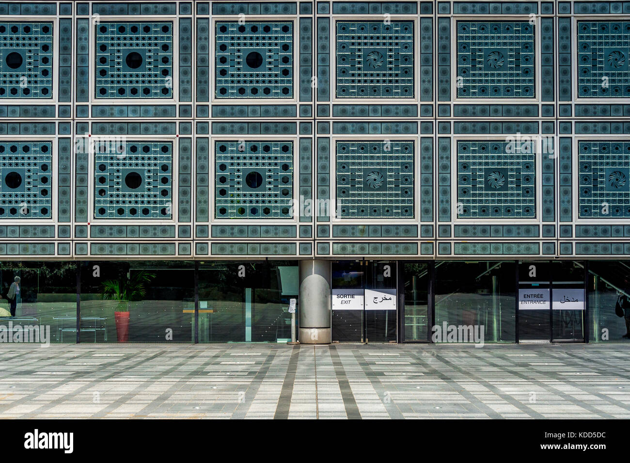 Die Fassade des Institut du monde arabe in Paris, Frankreich Stockfoto