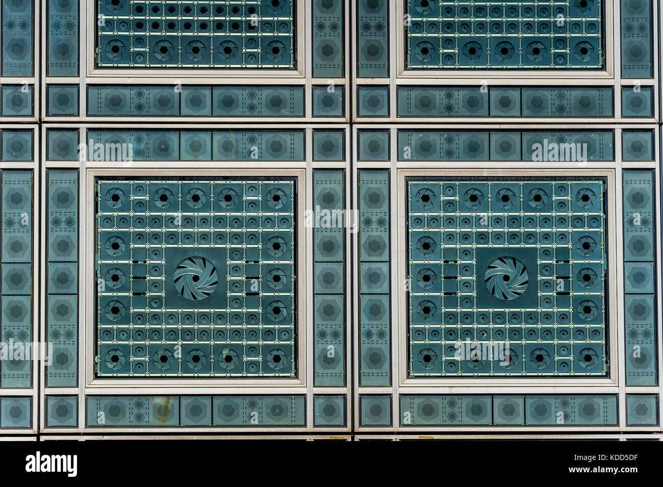 Die Fassade des Institut du monde arabe in Paris, Frankreich Stockfoto Die Fassade des Institut du monde arabe in Paris, Frankreich Stockfoto