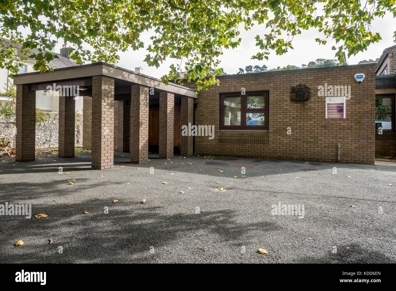 Die Außenseite des Newton Abt Magistrate' Court Stockfoto