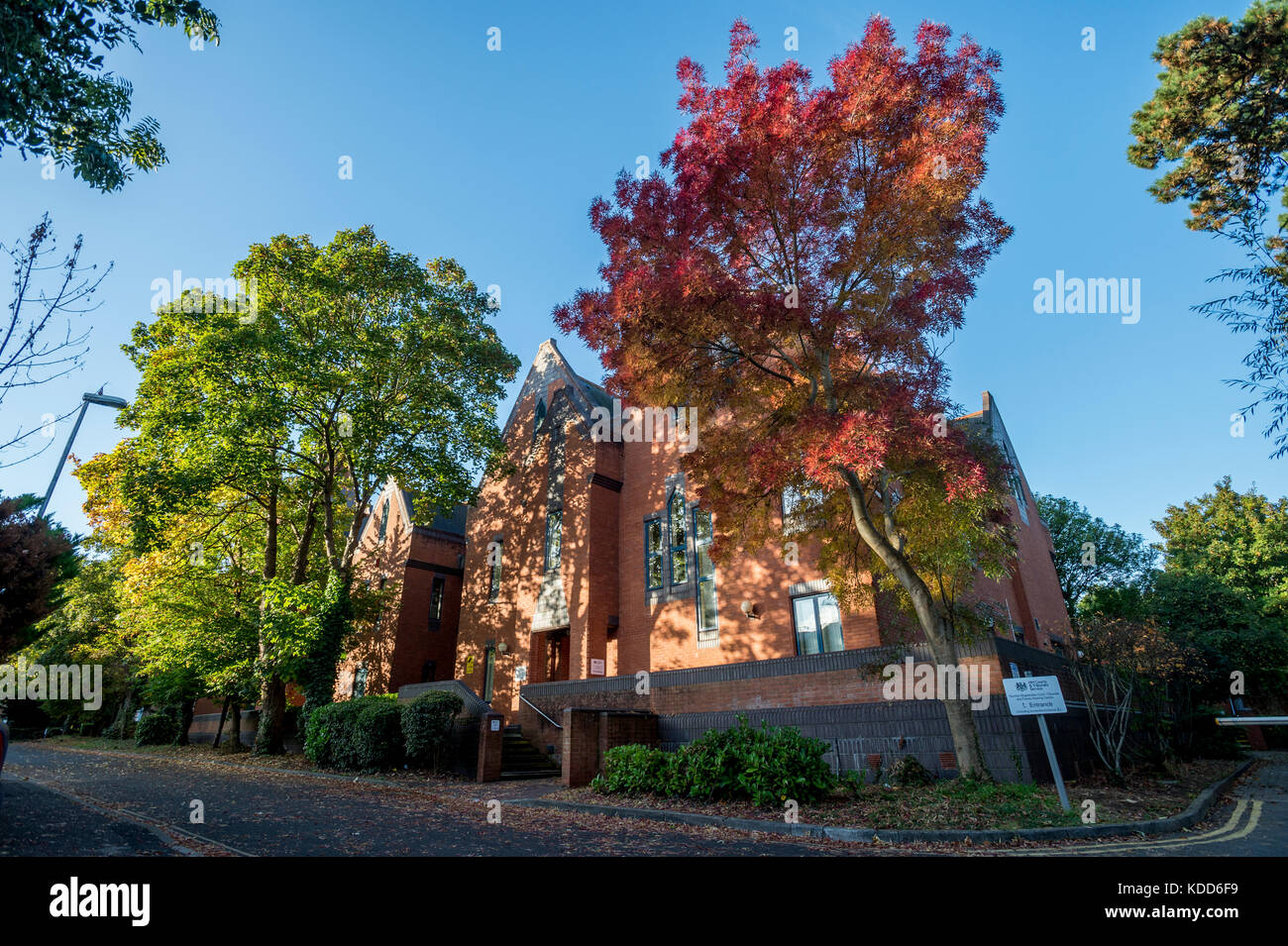 Außerhalb des Amtsgerichts von Taunton Stockfoto