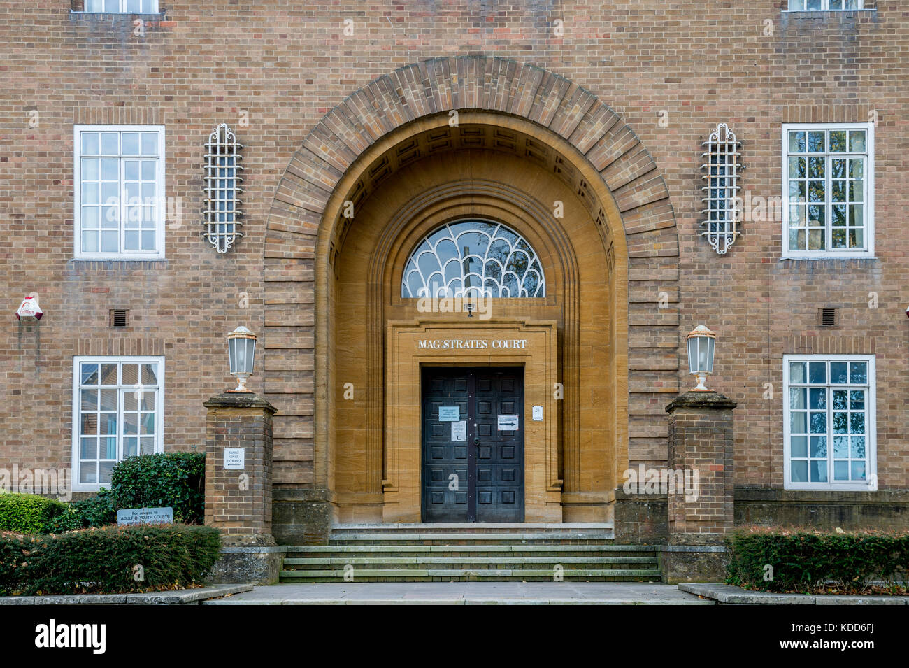 Die Außenseite des Yeovil Magistrates' Court Stockfoto