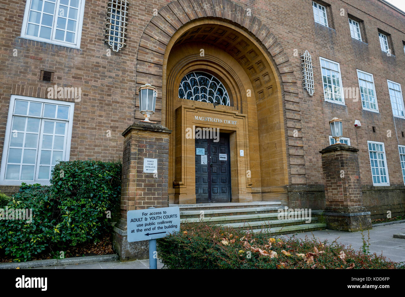 Die Außenseite des Yeovil Magistrates' Court Stockfoto