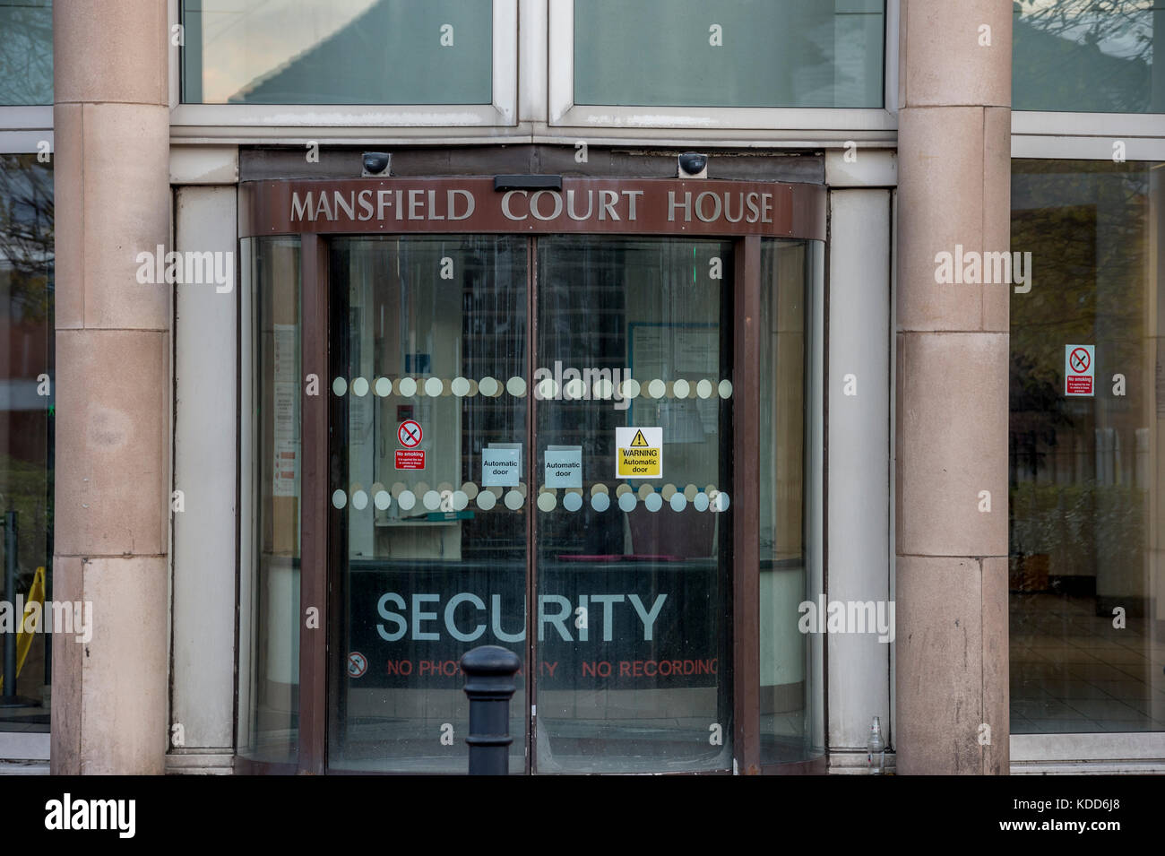 Außerhalb des Mansfield Magistrates' Court Stockfoto