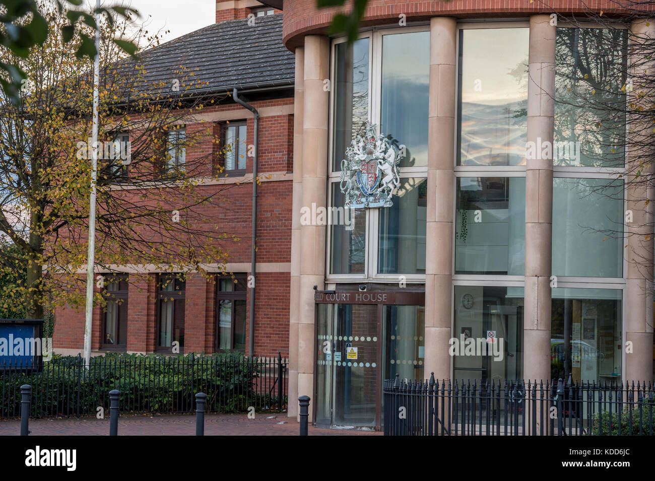 Außerhalb des Mansfield Magistrates' Court Stockfoto