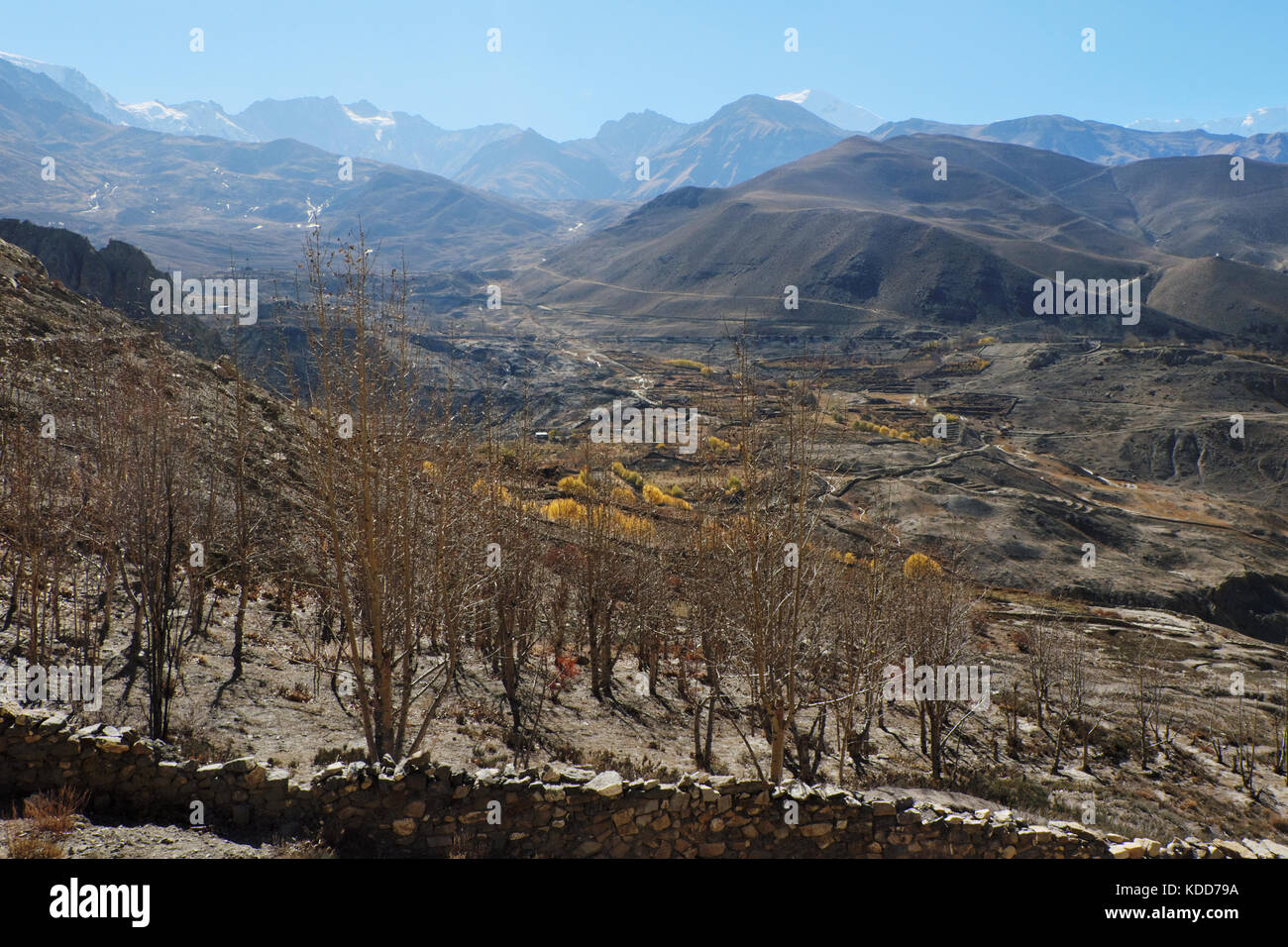 Berg Tal im Herbst Stockfoto
