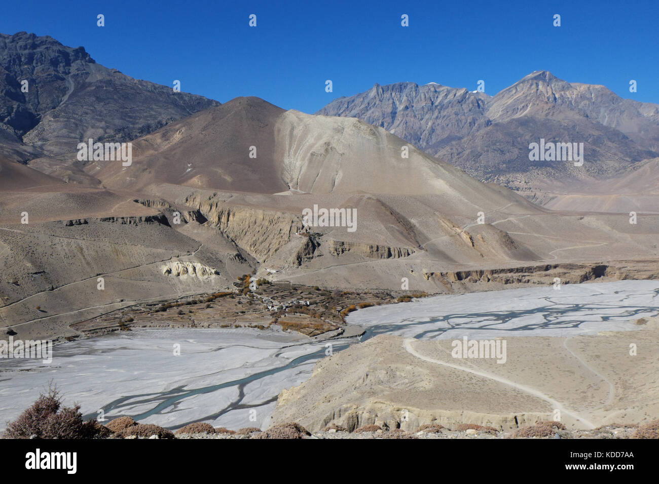 Die Gemeinde ist hoch im Himalaya Stockfoto