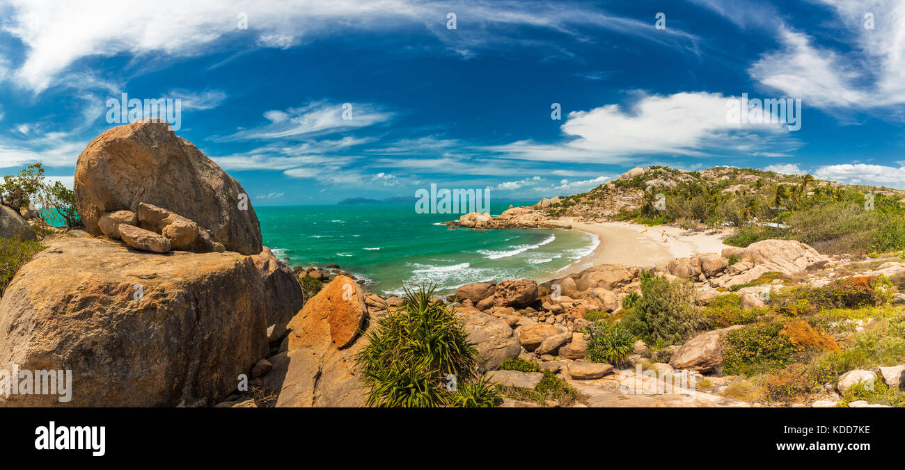Horseshoe Bay bei Bowen - iconic Strand mit Granit Felsen klettern, North Queensland, Australien Stockfoto