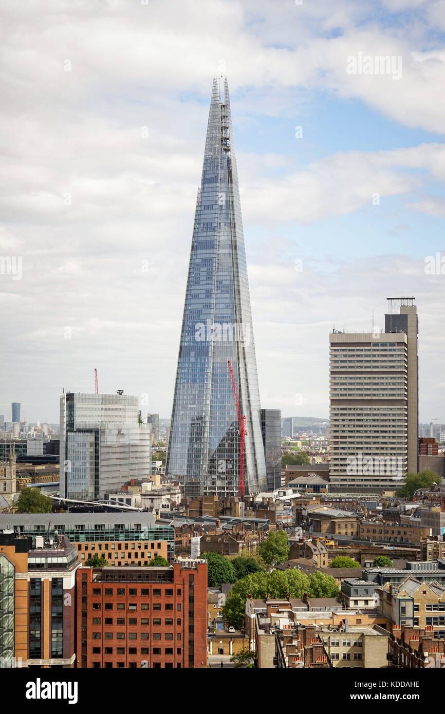 England: London Southwark mit "The Shard" Wolkenkratzer - von Tate Modern gesehen. Foto vom 05. Mai 2017. | weltweite Nutzung Stockfoto