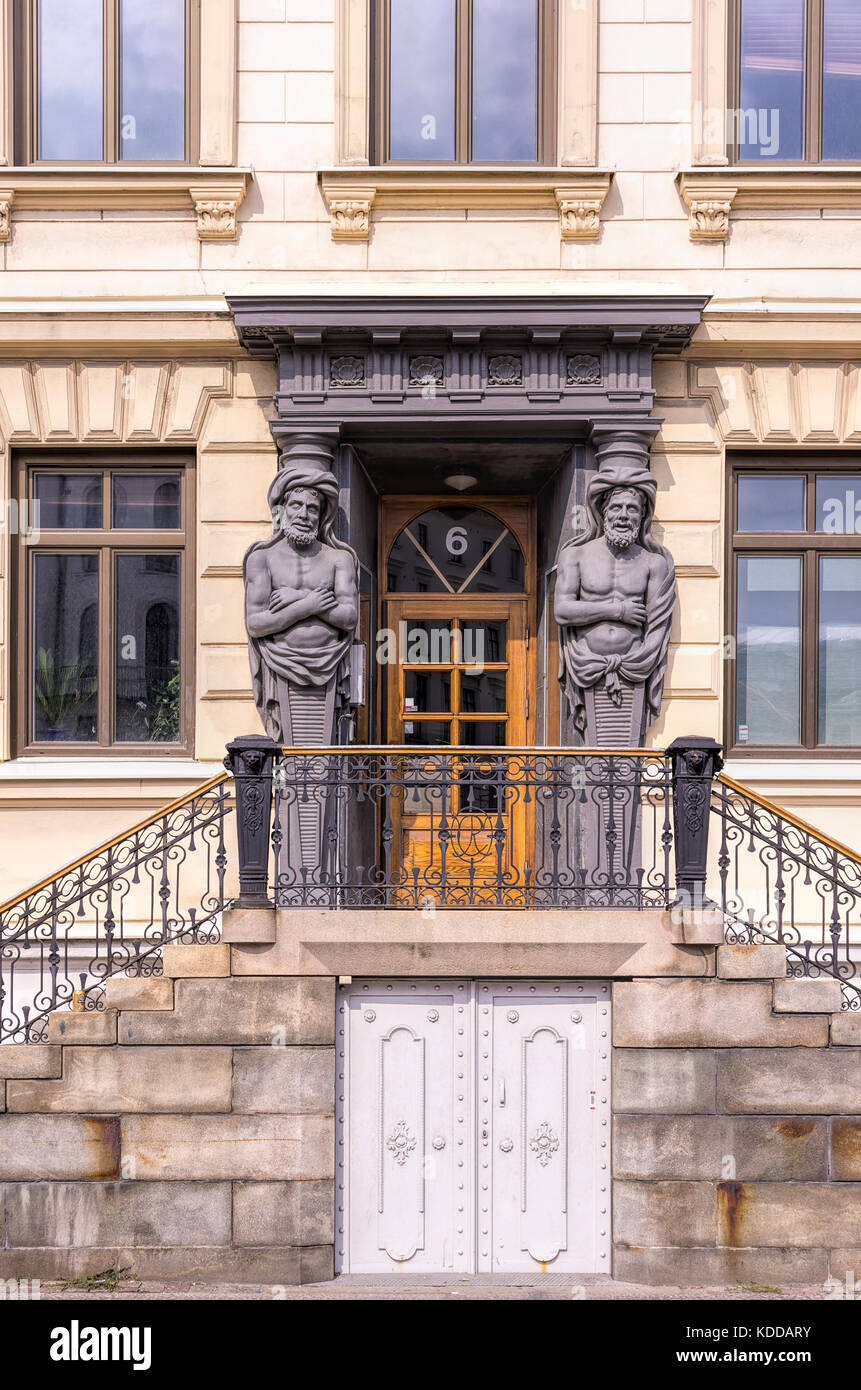 Haupteingang und die vordere Tür des historischen Thamska Huset Gebäude im Norra Hamngatan 6, Göteborg, Bohuslan, Schweden. Stockfoto