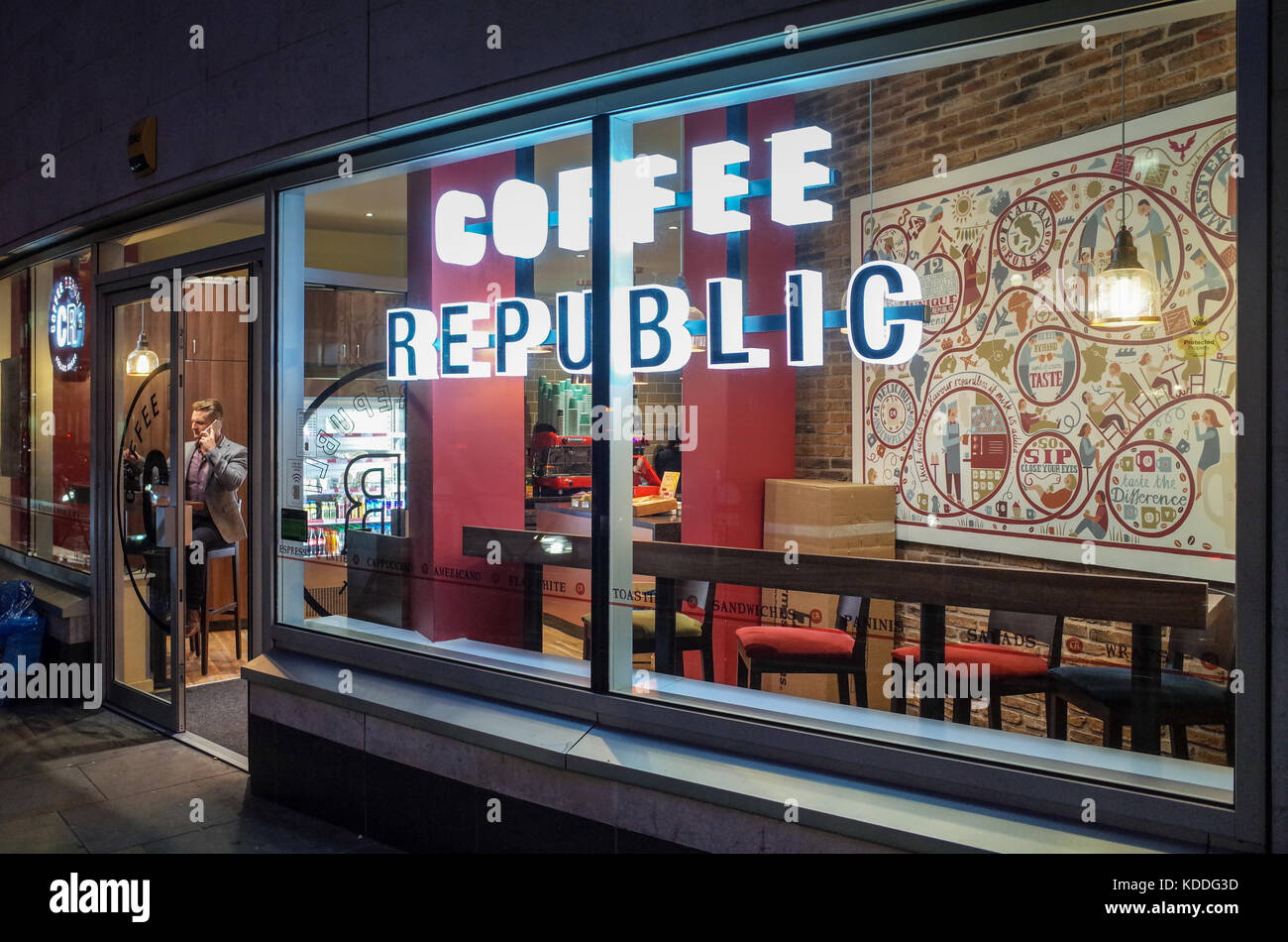 Coffee Republic Coffee Shop & Deli in der Nähe von Blackfriars Station im Zentrum von London. Coffee Republic ist eine kleine Kette gegründet 1995 Stockfoto