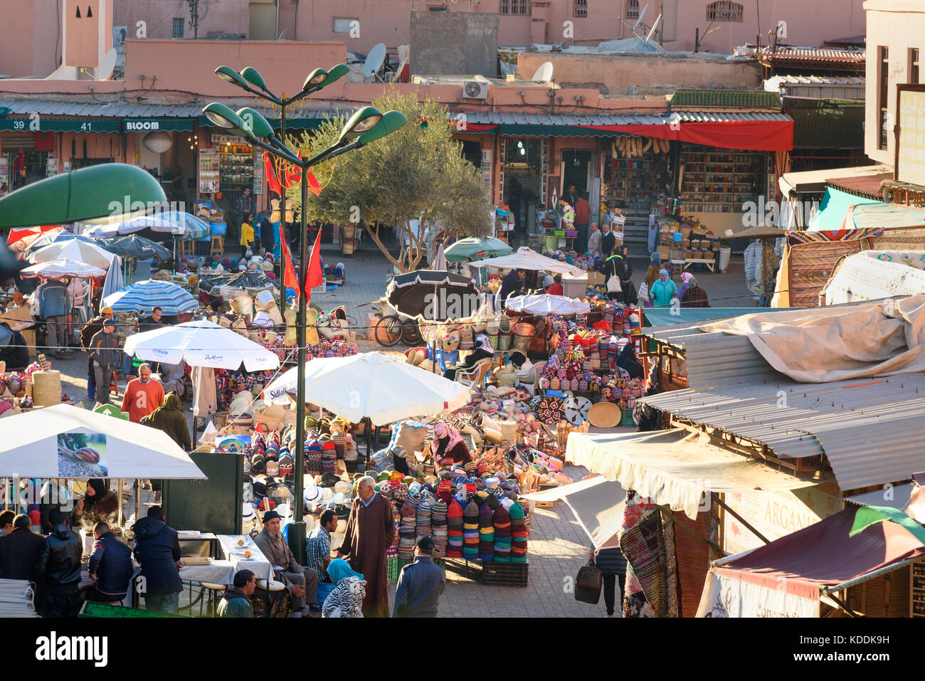 Marrakesch, Marokko - Jan 12, 2017: Top Blick auf der Straße in Medina in Marrakesch Stockfoto