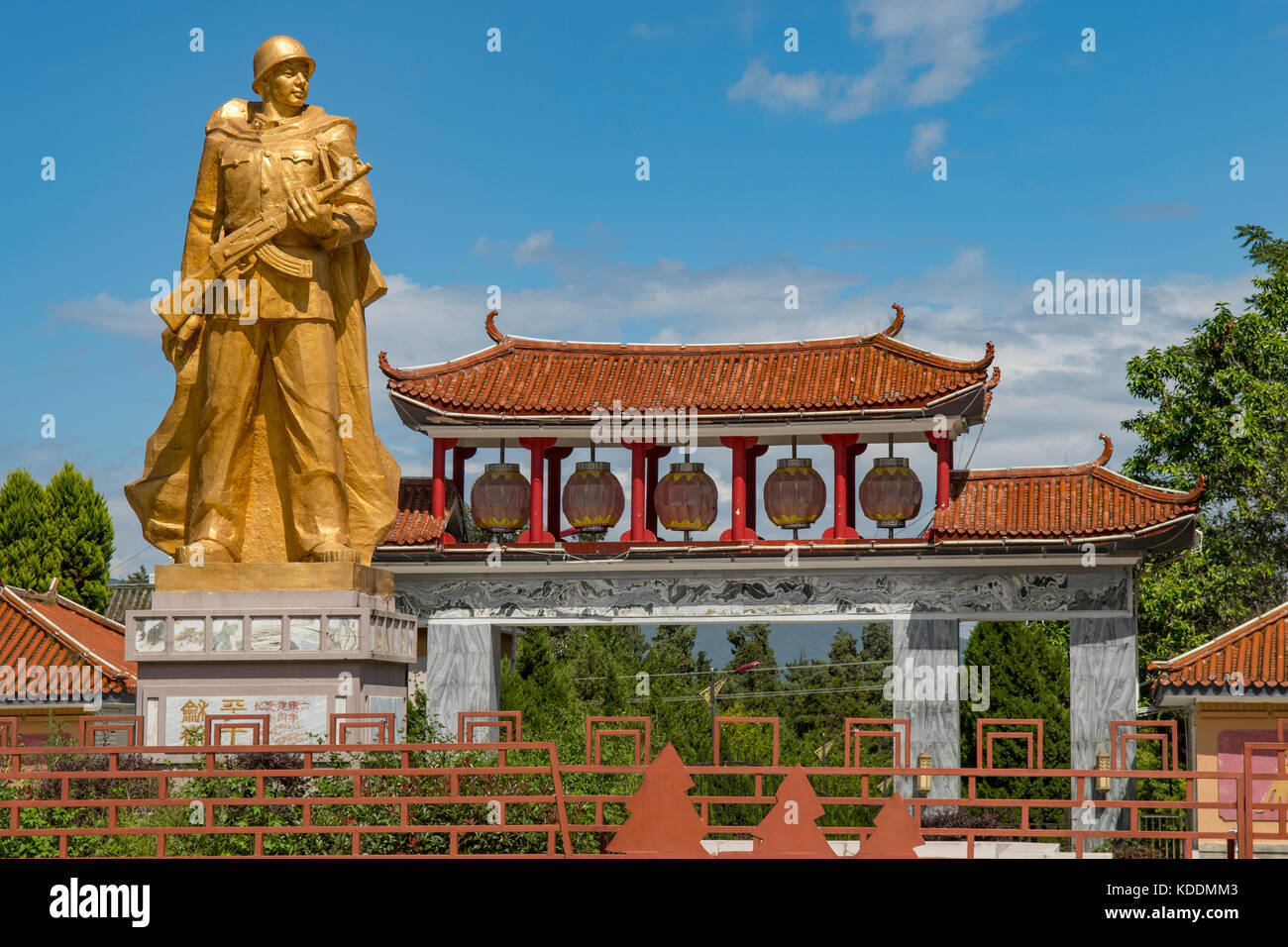 Denkmal auf dem Platz der Revolution, der alten Stadt von Dali, Yunnan, China Stockfoto