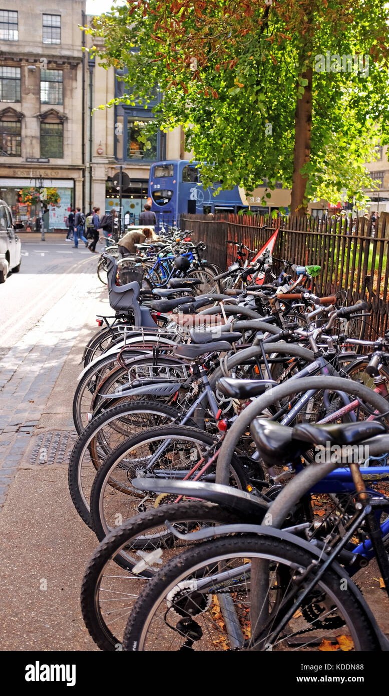 Oxford Oxfordshire UK - Fahrradständer im Zentrum der Universitätsstadt Stockfoto