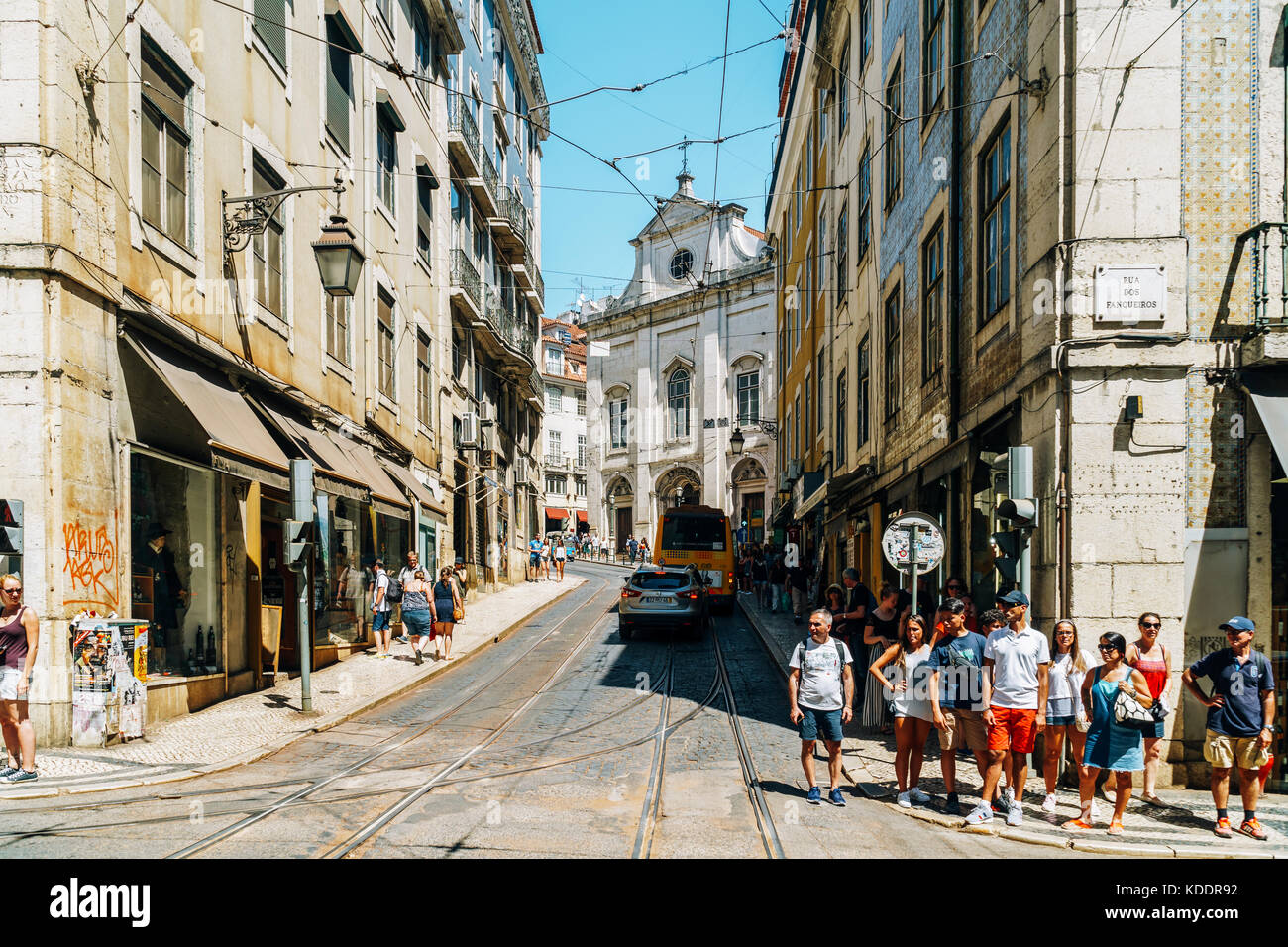 Lissabon, Portugal - 11. August 2017: Menschen zu Fuß die Innenstadt von Lissabon Stadt in Portugal Stockfoto