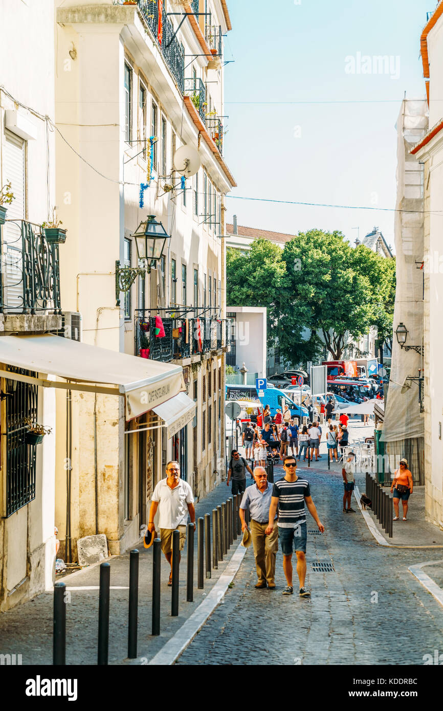 Lissabon, Portugal - 11. August 2017: Menschen zu Fuß die Innenstadt von Lissabon Stadt in Portugal Stockfoto