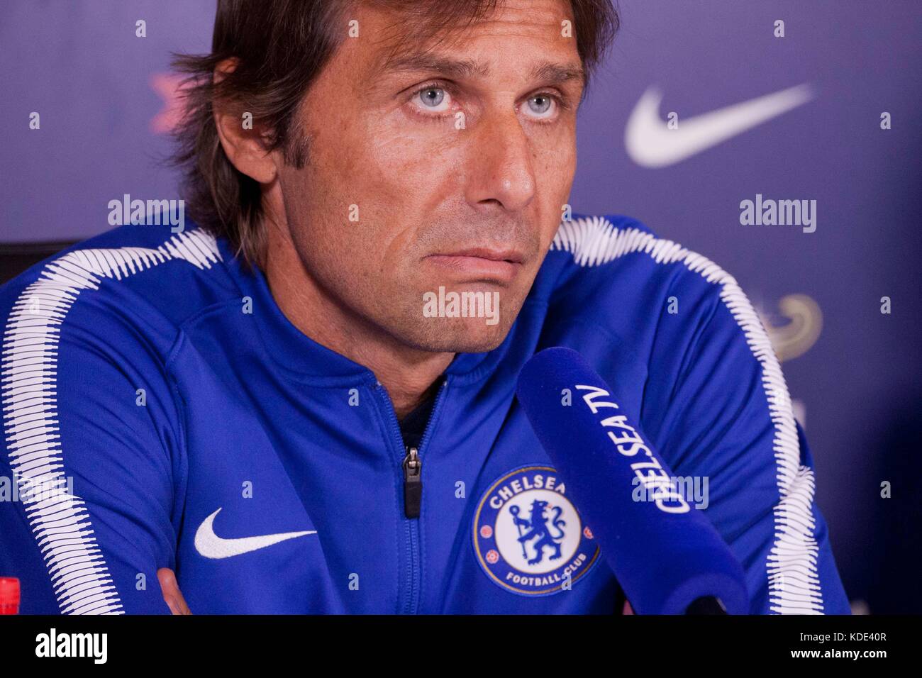 Cobham, Großbritannien. 13 Okt, 2017. Cobham, Surrey, Großbritannien, 13. Oktober, Chelsea Football Club, 2017, Manager, Antonio Conte im Gespräch mit der Presse vor dem Spiel bei Crystal Palace FC in der Premier League morgen. Credit: motofoto/alamy leben Nachrichten Stockfoto