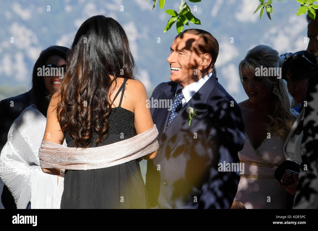 Ravello, Italien. 13 Okt, 2017. Silvio Berlusconi und Francesca Pascale in Ravello, bei der Hochzeit ihrer Schwester marianna Pascale. 13.10.2017, Ravello, Italien Quelle: Unabhängige Fotoagentur srl/alamy leben Nachrichten Stockfoto