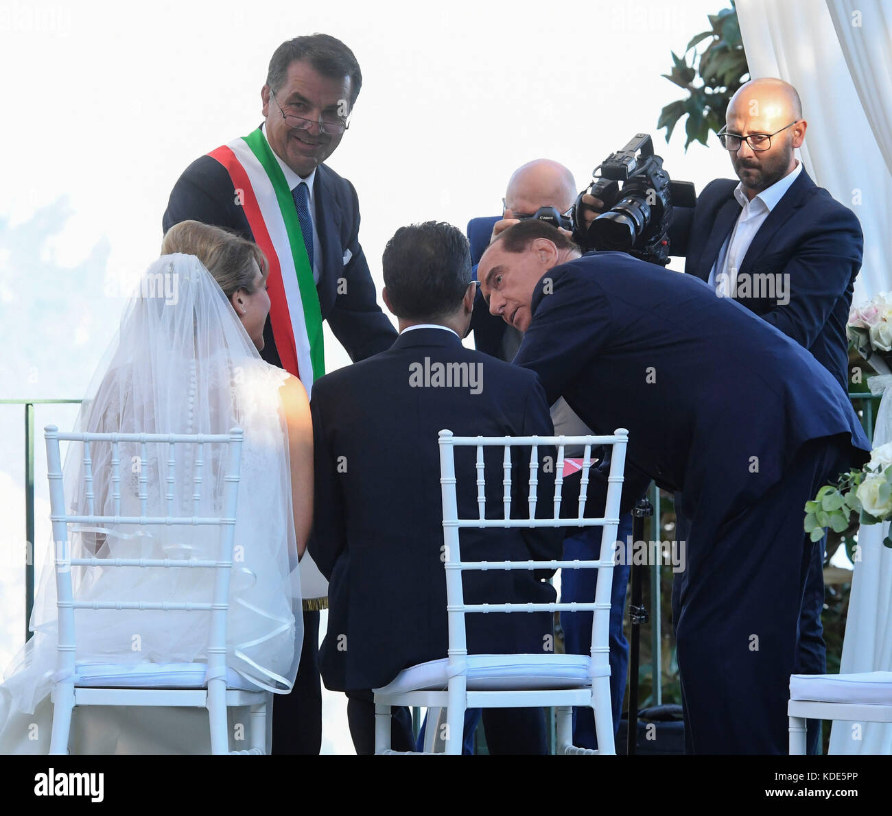 Ravello, Italien. 13 Okt, 2017. Silvio Berlusconi und Francesca Pascale in Ravello, bei der Hochzeit ihrer Schwester marianna Pascale. 13.10.2017, Ravello, Italien Quelle: Unabhängige Fotoagentur srl/alamy leben Nachrichten Stockfoto