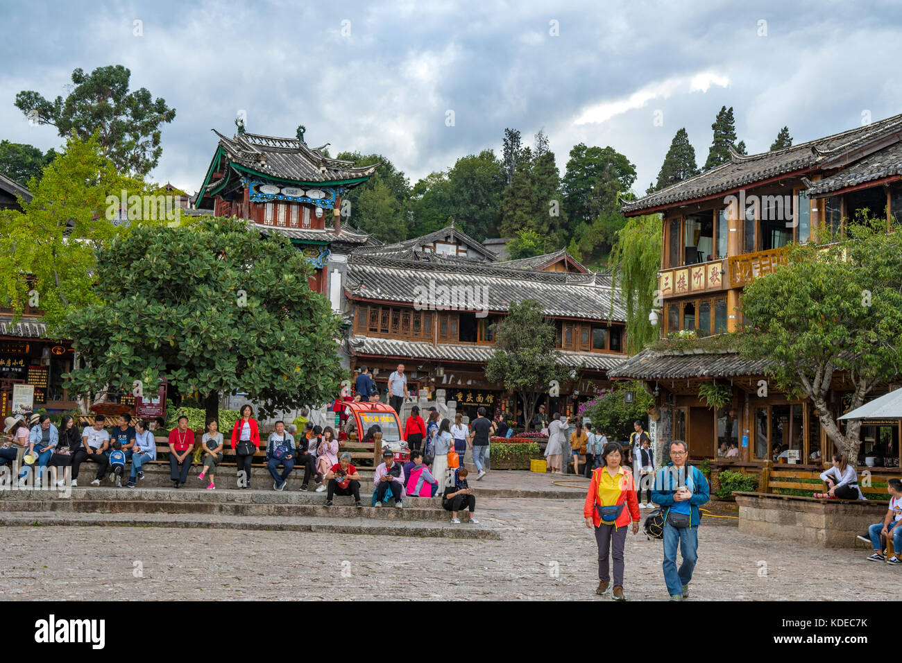 Sifangjie (Platz Straße) in der alten Stadt Lijiang, Yunnan, China Stockfoto