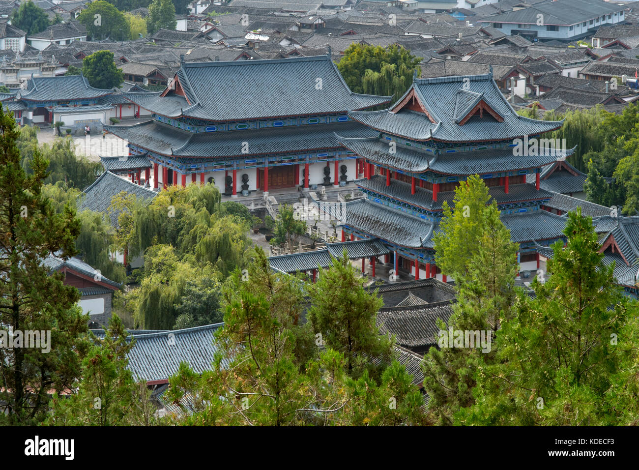 Blick auf mu Herrenhaus von Lion Hill, alten Stadt Lijiang, Yunnan, China Stockfoto