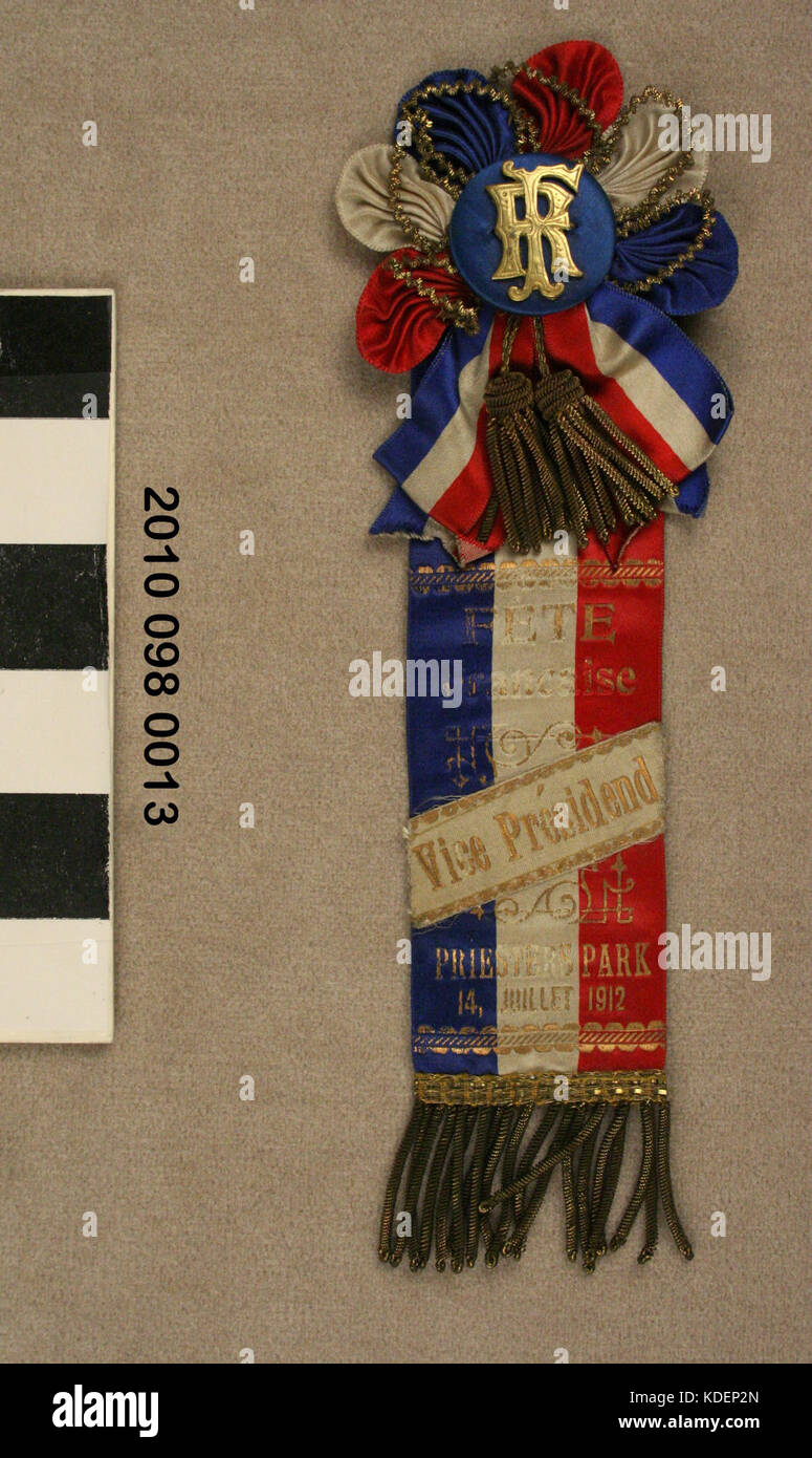 Stift mit großen Ribbon für Vice Presidend der 1912 Fete Francaise Stockfoto