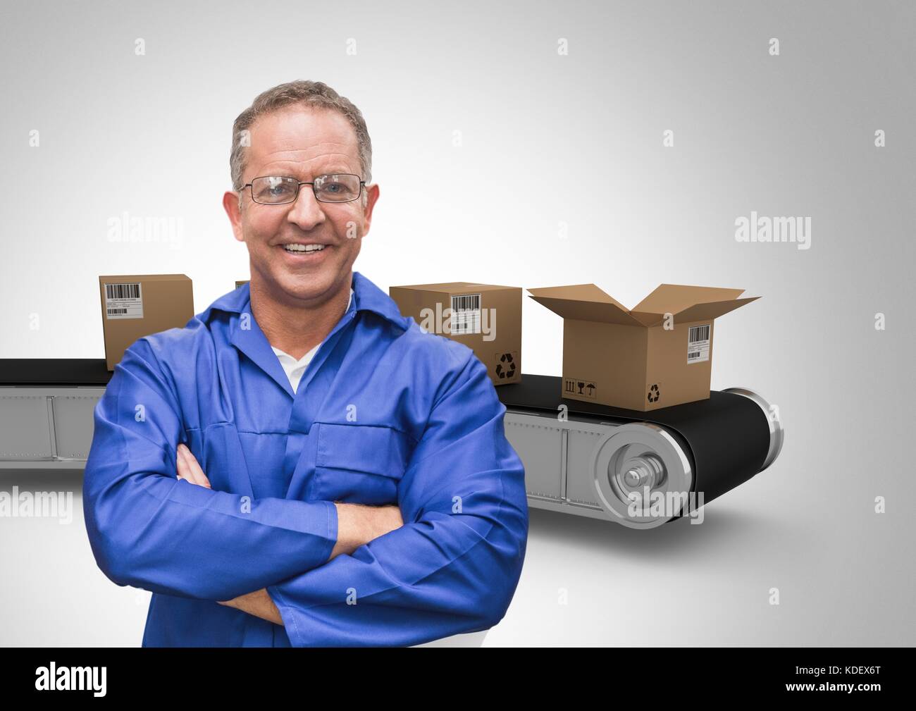 Digital composite der Mann mit Boxen auf Transportband Stockfoto