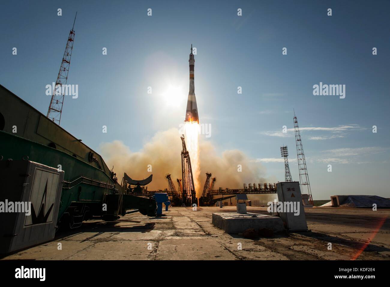Die Sojus TMA-06 m Raumschiff startet vom Kosmodrom Baikonur aus auf die Expedition 33/34 Mission der NASA die Internationale Raumstation Oktober 23, 2012 in Baikonur, Kasachstan starten. (Foto von Bill ingalls über planetpix) Stockfoto