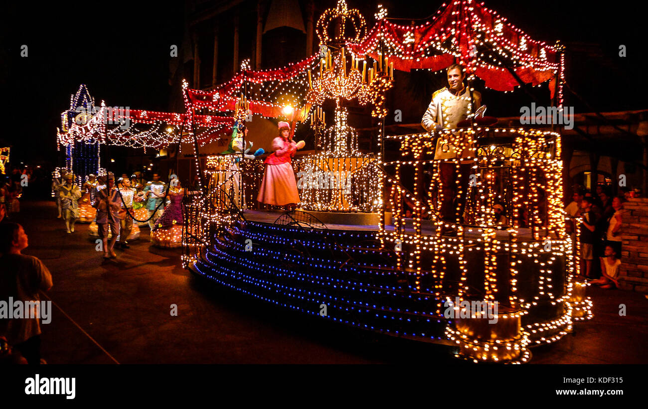 Magic Kingdom, Princess Parade, Abend Feuerwerk in Disney World, Florida, USA disney Lichter Nacht Zeit parade Prinzessinnen zauberhafte Stockfoto