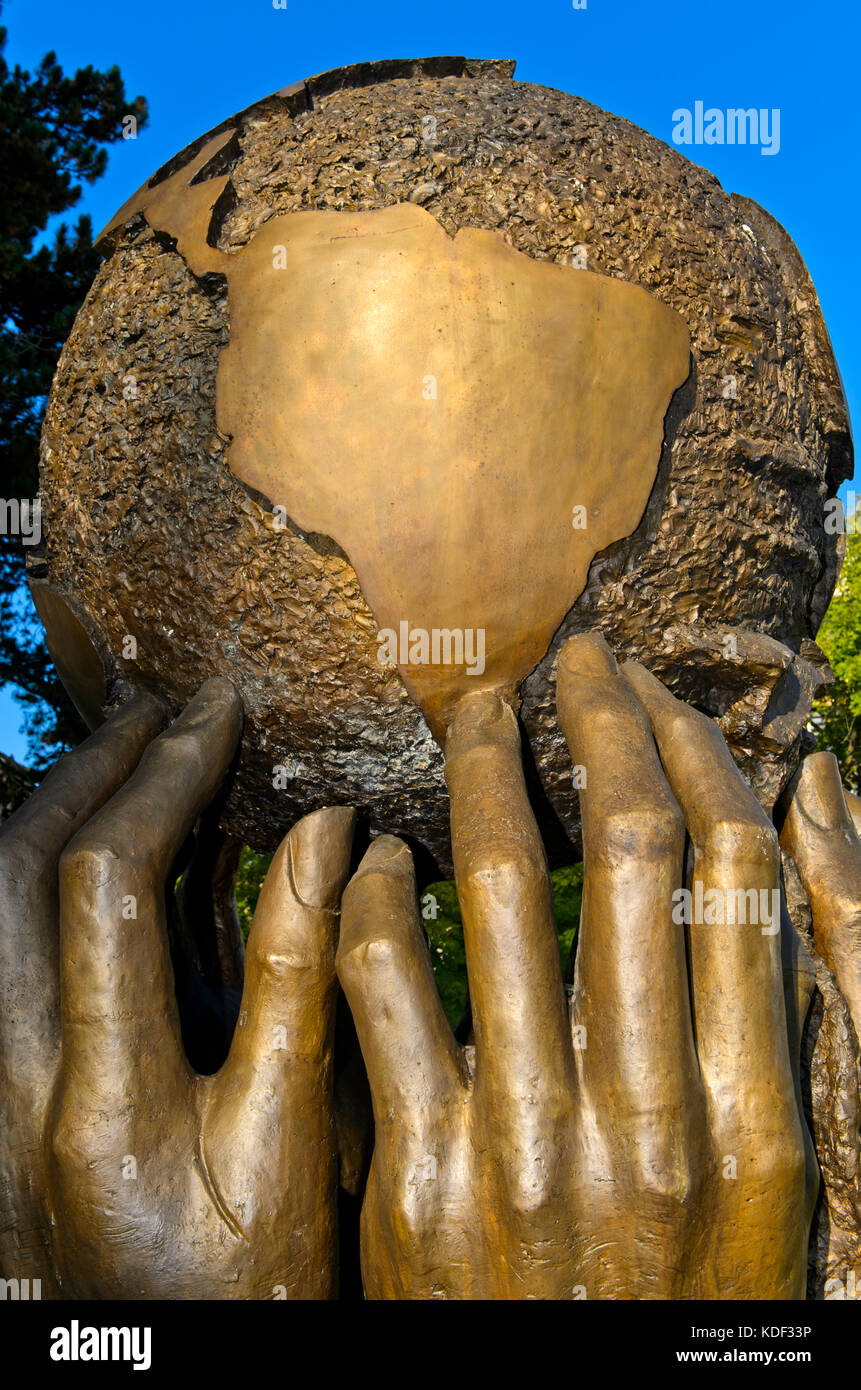 Skulptur Gedanken und Wünsche, Spende der Republik Aserbaidschan an die Vereinten Nationen, Ariana Park, Palais des Nations, Genf, Schweiz Stockfoto