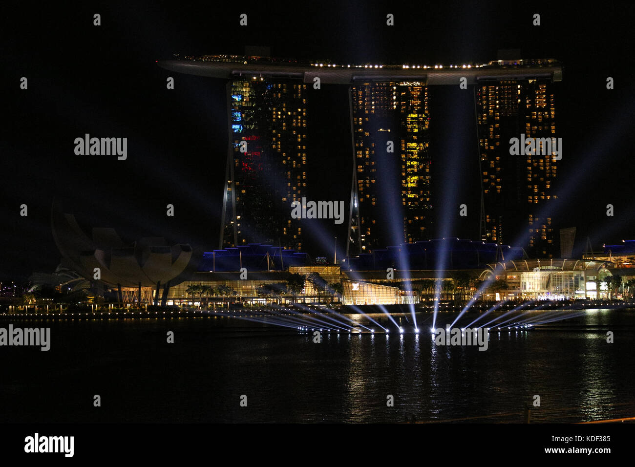 Nacht Licht zeigen, Marina Bay Sands, Singapur Stockfoto