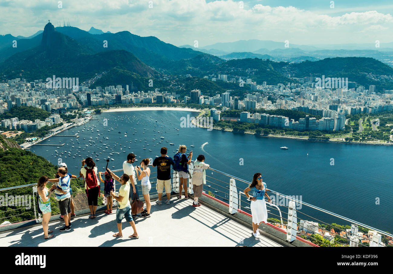 Blick auf Rio de Janeiro vom Zuckerhut, Rio De Janeiro, Brasilien Stockfoto