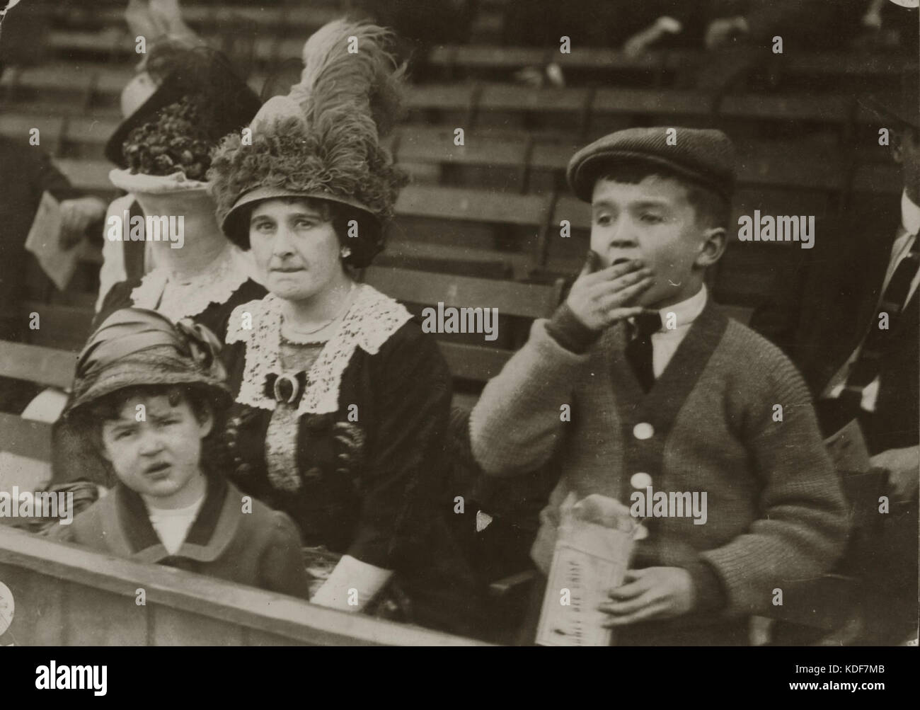 St. Louis Cardinals Baseball Team Inhaber, Helene Britton in der steht mit ihren Kindern, Marie und Frank DeHaas Britton Stockfoto