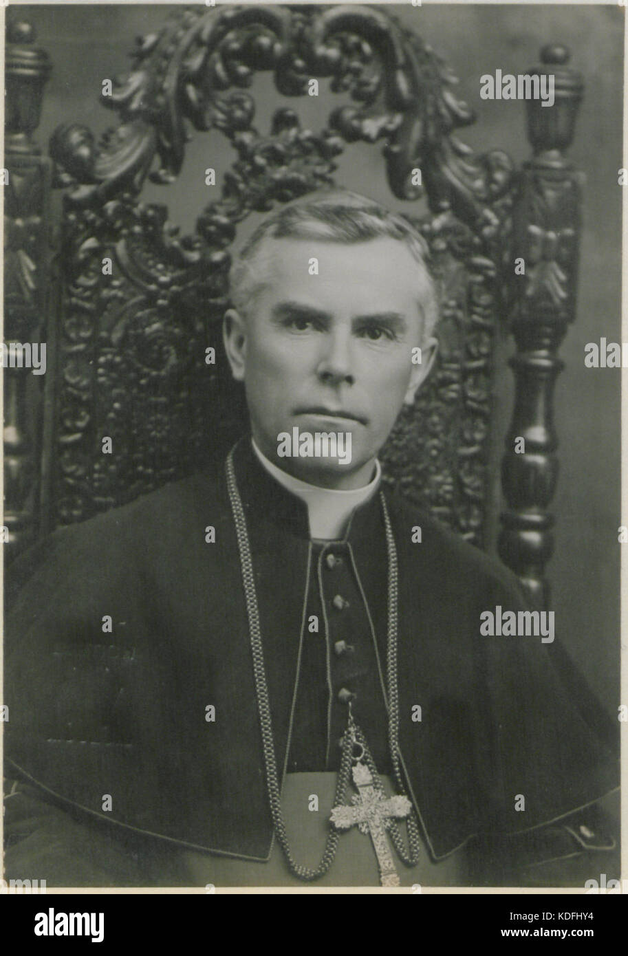 Monseigneur Brünette bezieht sich auf eine katholische Figur, möglicherweise ein Bischof oder Geistliches, deren Porträt oder historische Beiträge in diesem Bild festgehalten sind. Stockfoto