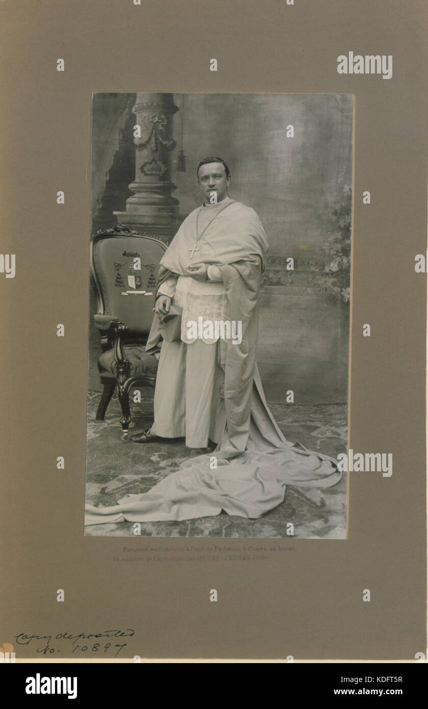 Seine Exzellenz Msgr. Falconio stehend (HS 85 10 10897) Stockfoto