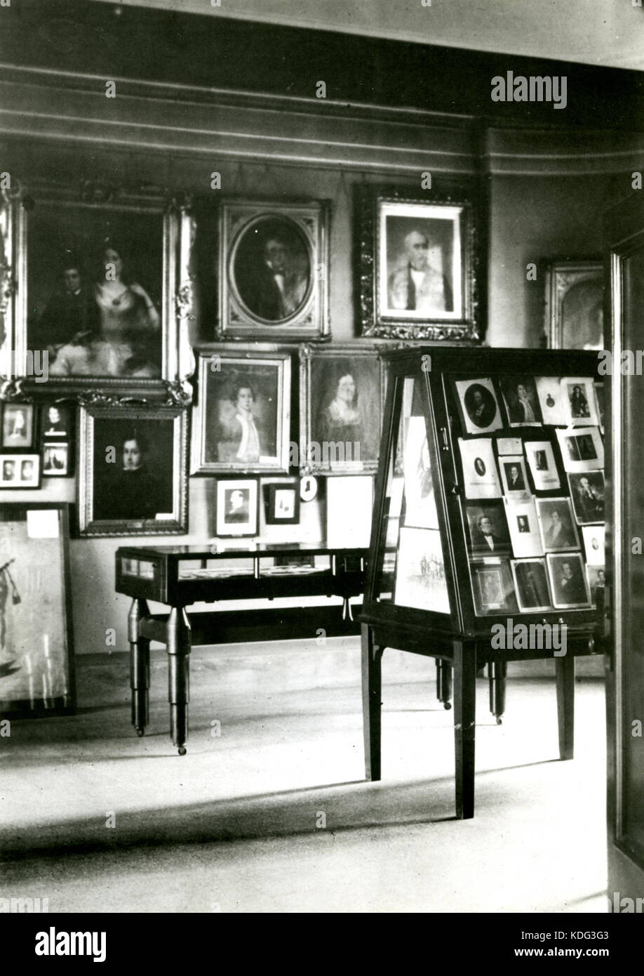 Porträts auf Anzeige an Missouri Historical Society. 1600 Locust Stockfoto