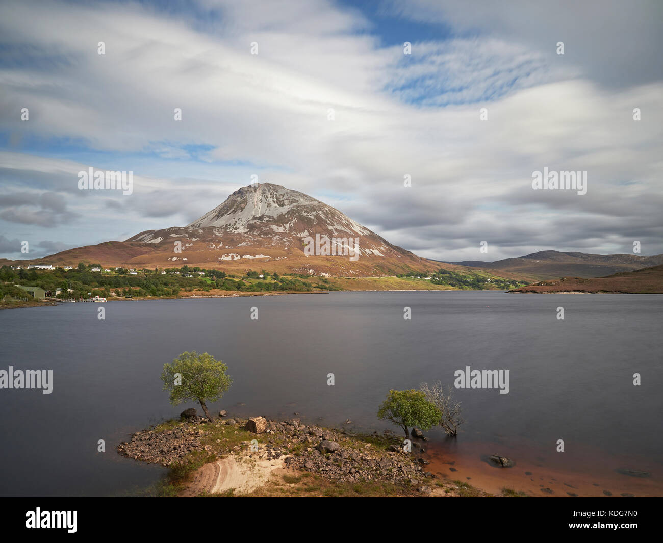 Mount Errigal über dunlewey Lough Letterkenny County Donegal Irland Stockfoto