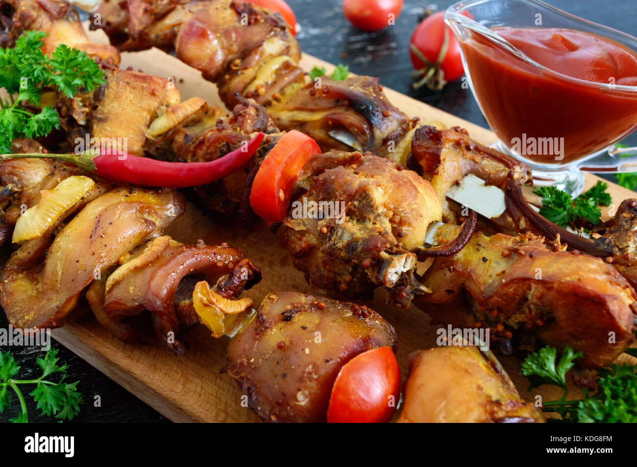 Kaninchenfleisch auf Spieße. diätetische Shish Kebab. Stockfoto