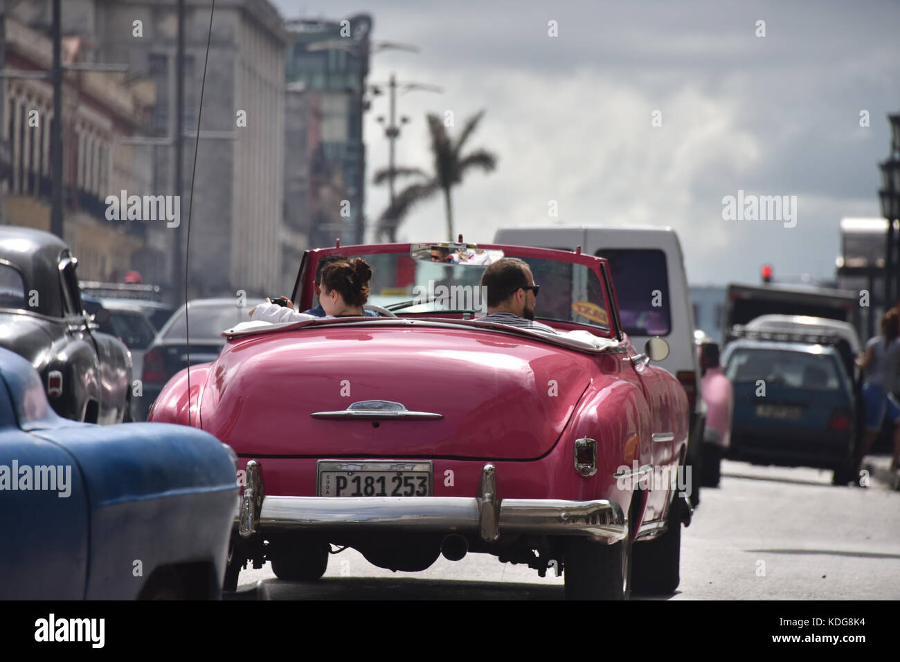 Oldtimer auf der Straße Havana Vieja, Kuba Stockfoto