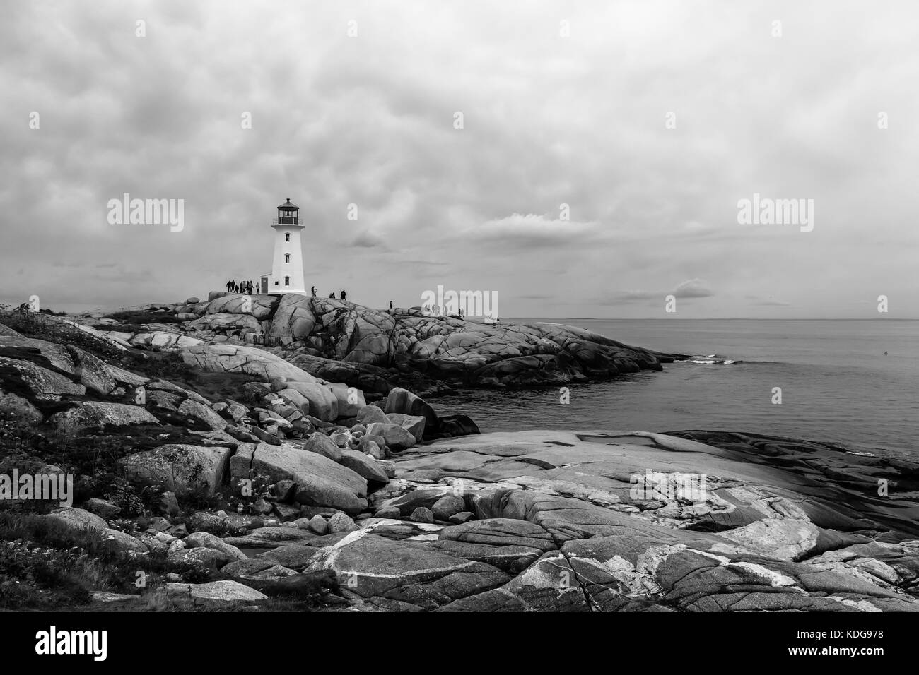Die Granitküste und der Leuchtturm in Peggy's Cove, Nova Scotia am 30. August 2017. Stockfoto
