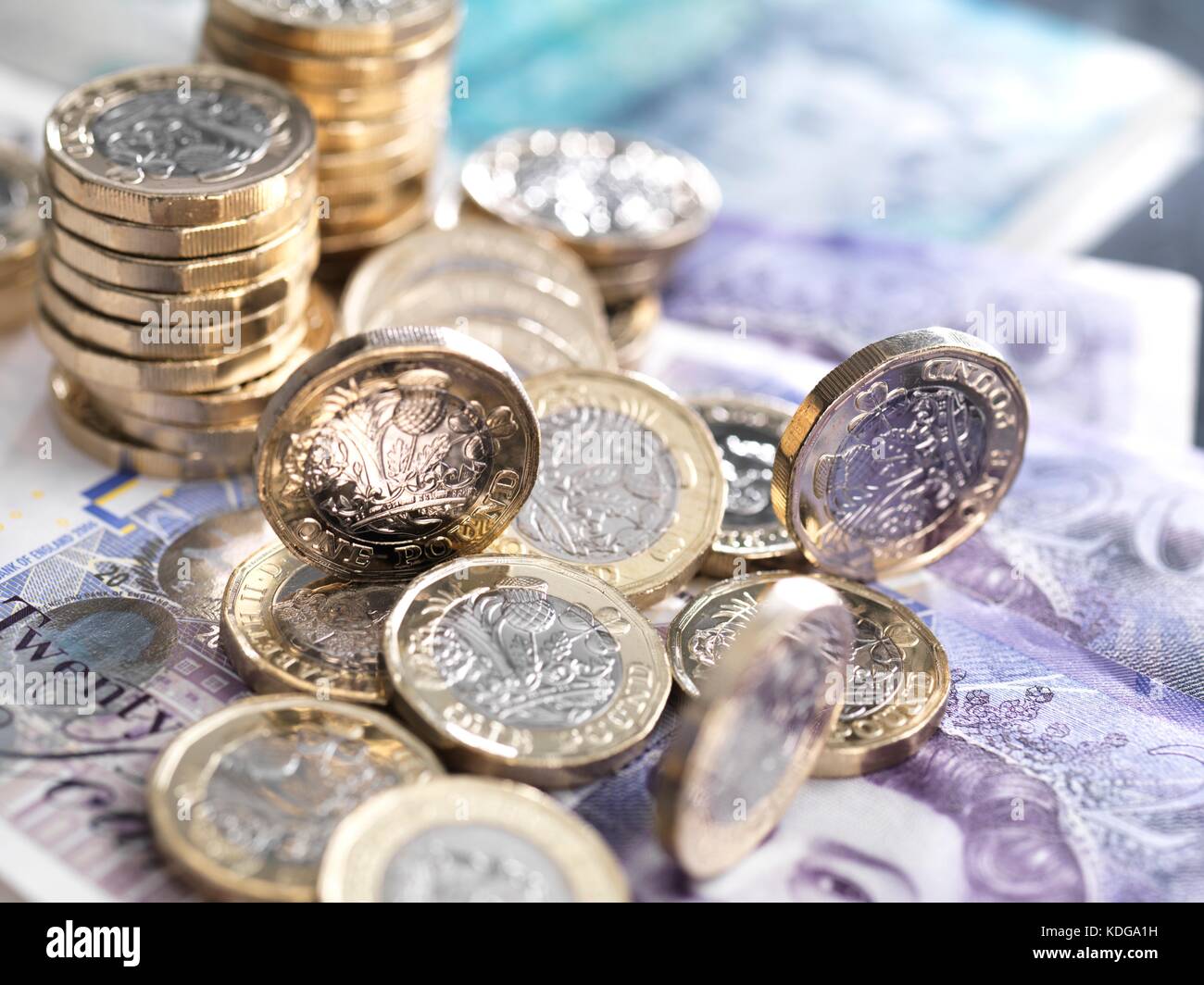 Pound Münzen und Banknoten. Stockfoto