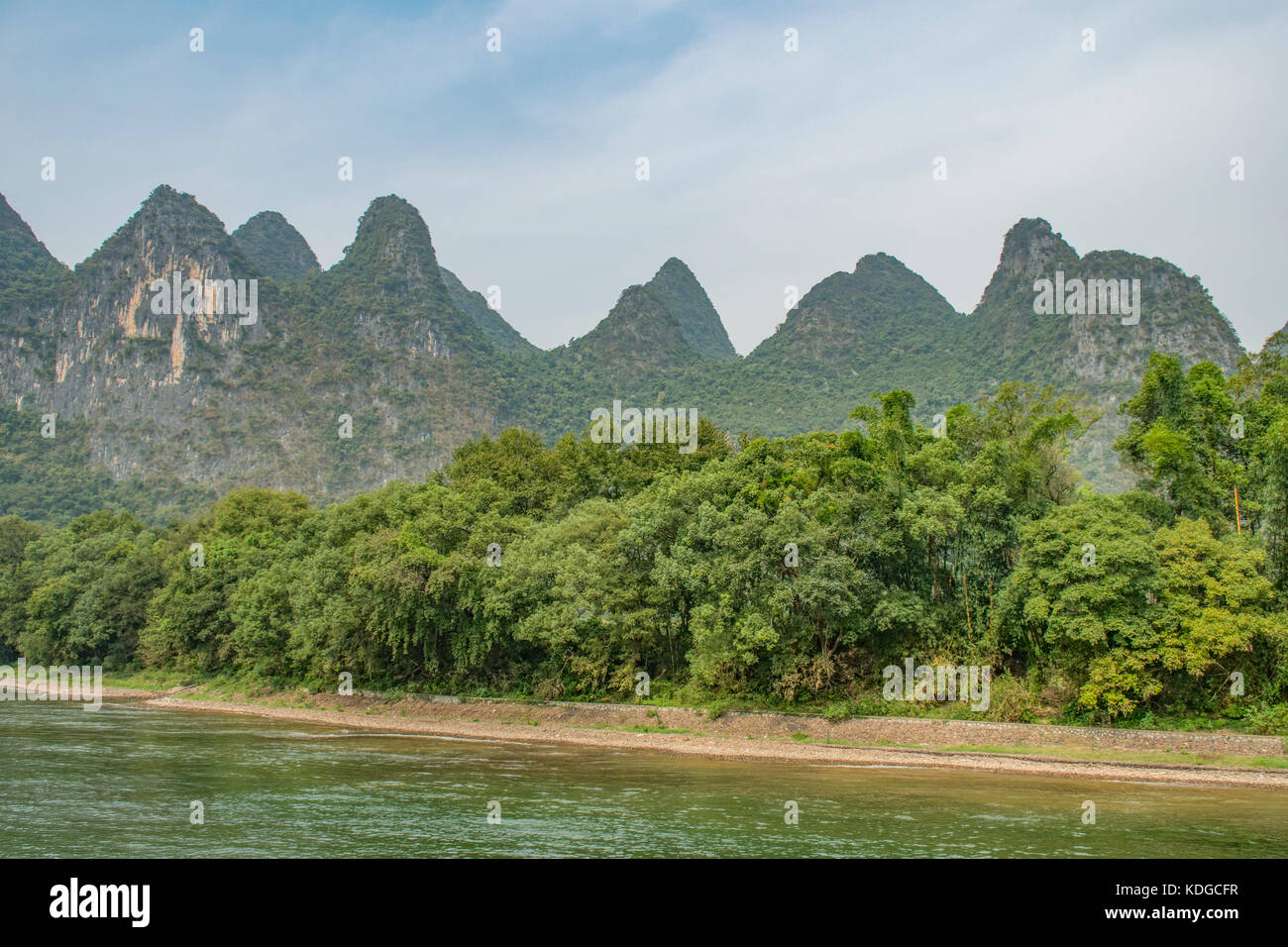 Blick auf den Fluss Lijiang, südlich von Guilin, Guangxi, China Stockfoto