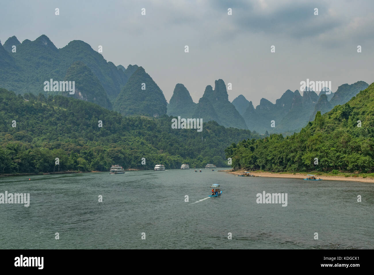 Blick auf den Fluss Lijiang, südlich von Guilin, Guangxi, China Stockfoto